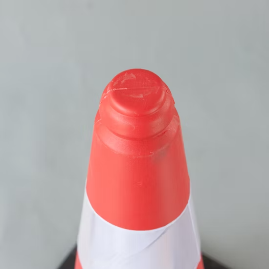 Cọc tiêu giao thông đường bộ bằng nhựa PE, đế cao su đen, đường kính 500mm